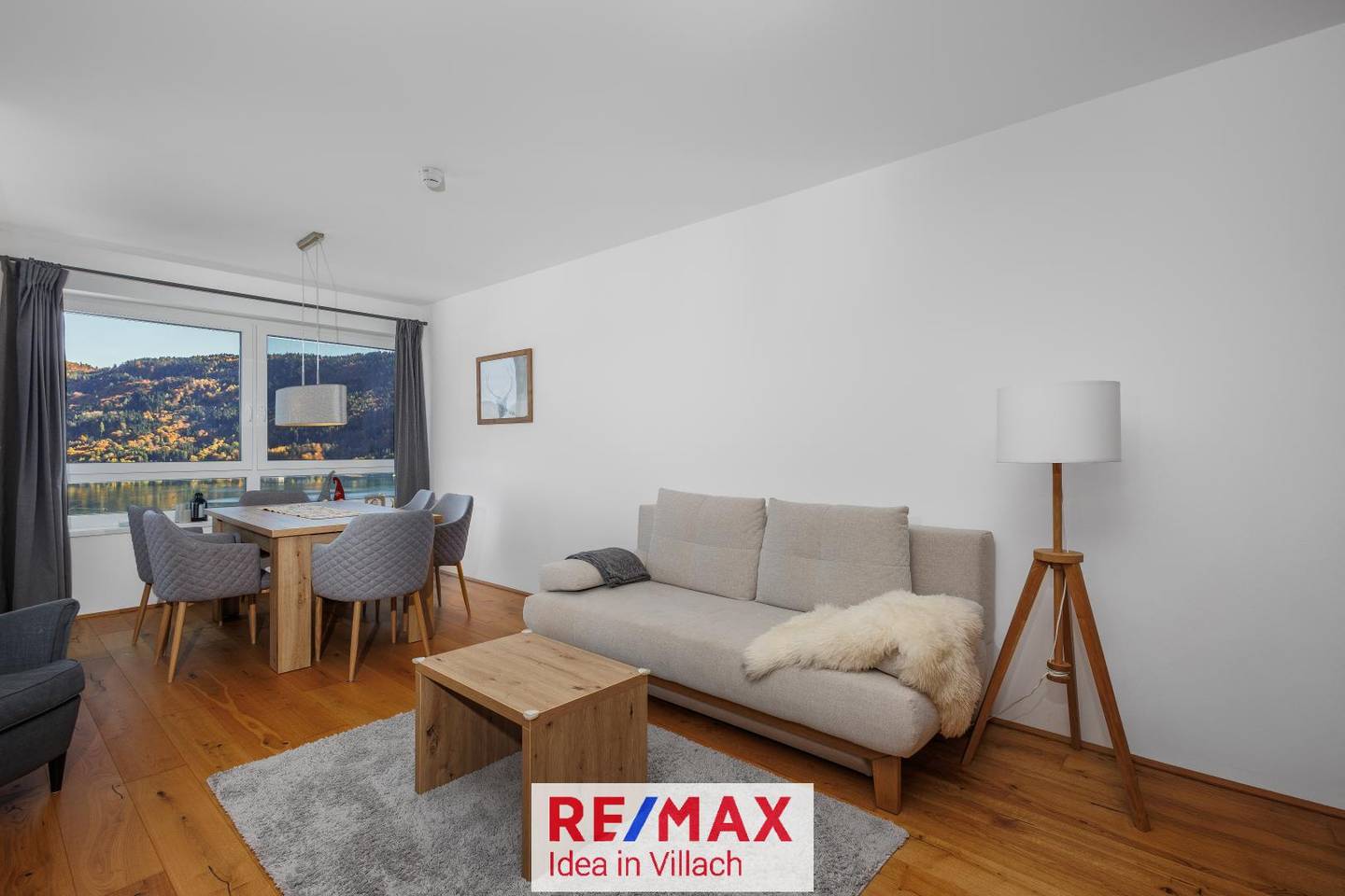Bright Wohnung with loggia and lake view