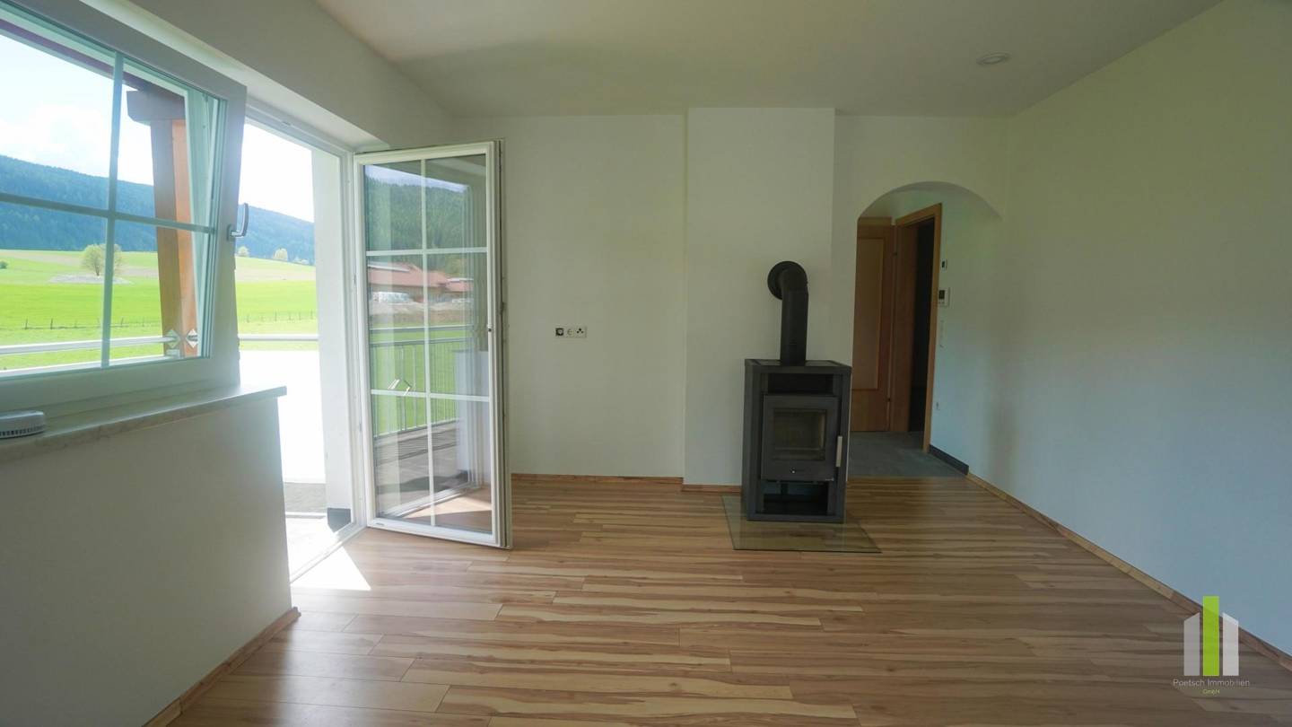 Neuwertige Wohnung mit Schwedenofen und Balkon