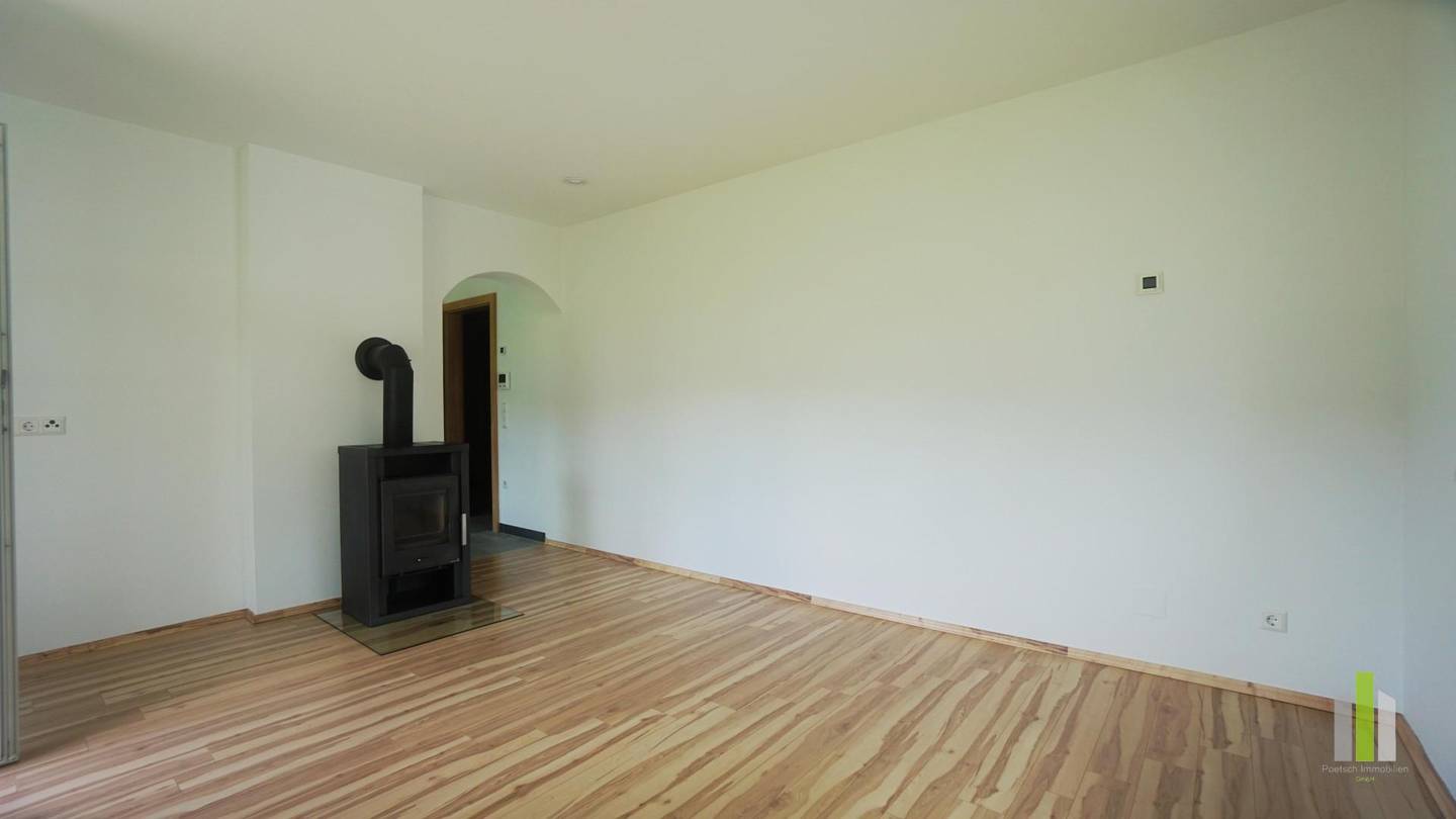 Neuwertige Wohnung mit Schwedenofen und Balkon