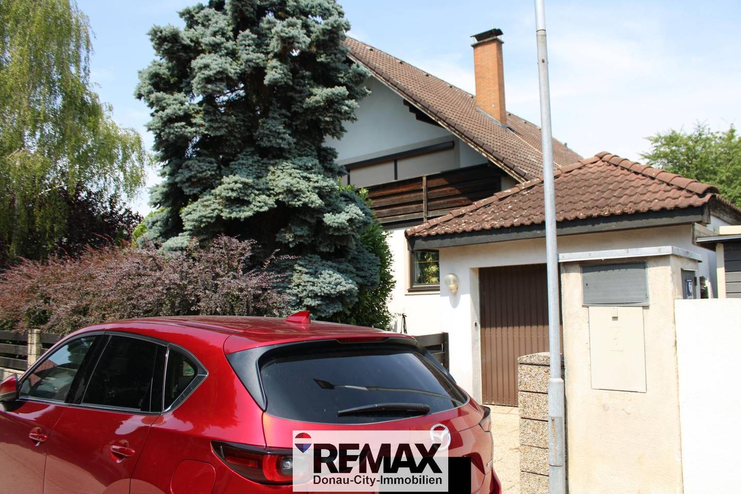Stadtrandlage mit Garten und Garage Familienwohnung