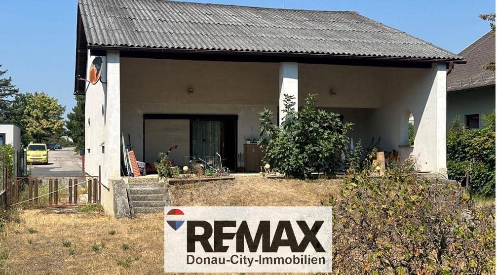 Family apartment in bungalow style on large garden plot