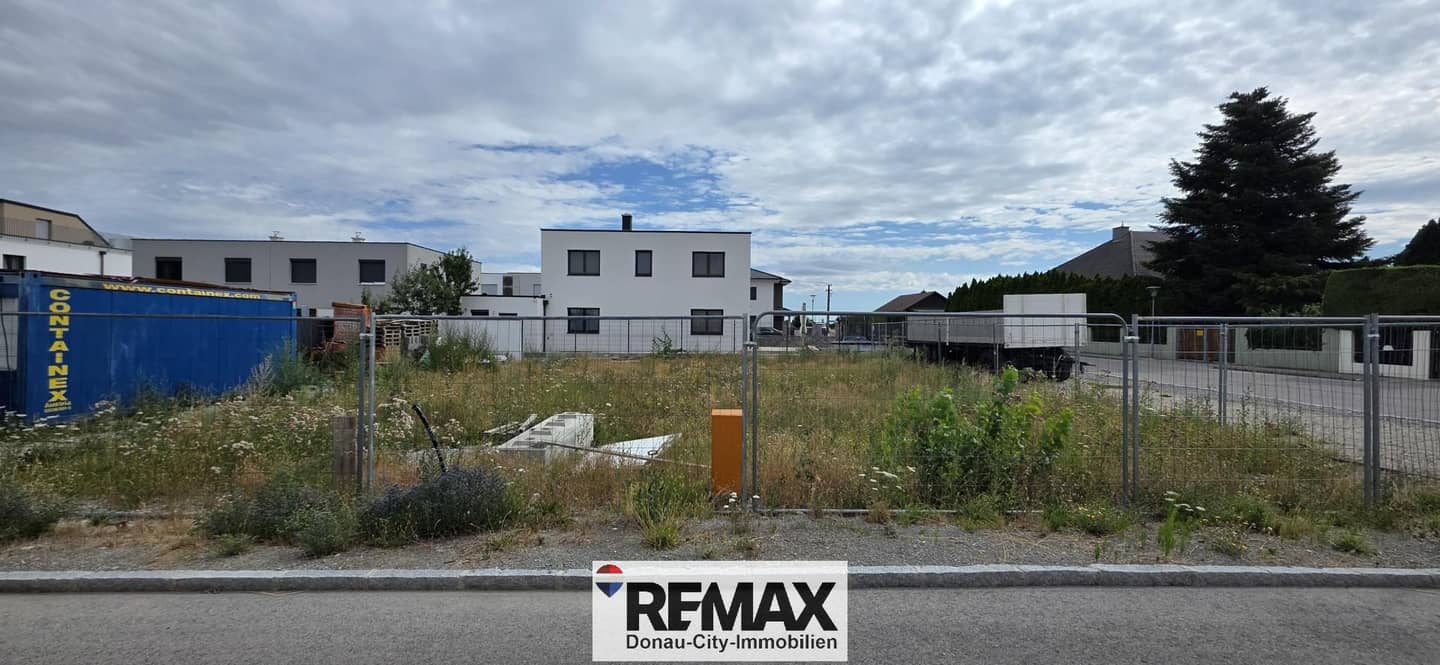 Fully serviced building plot in sought after location Apartment