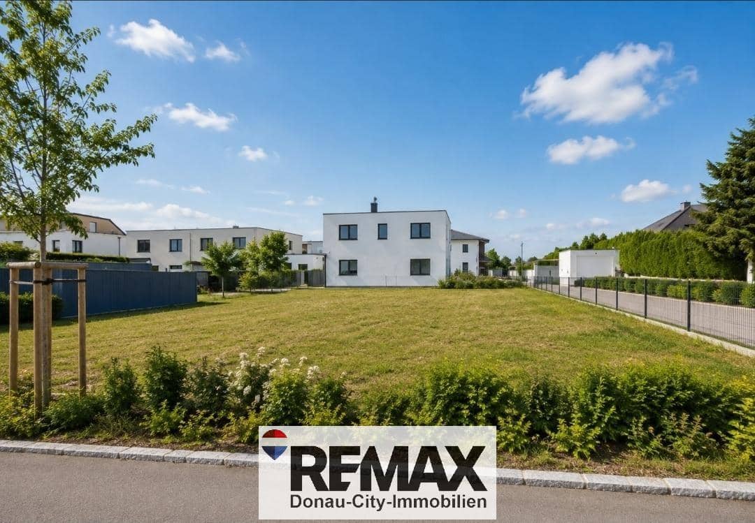 Fully serviced building plot in sought after location Apartment