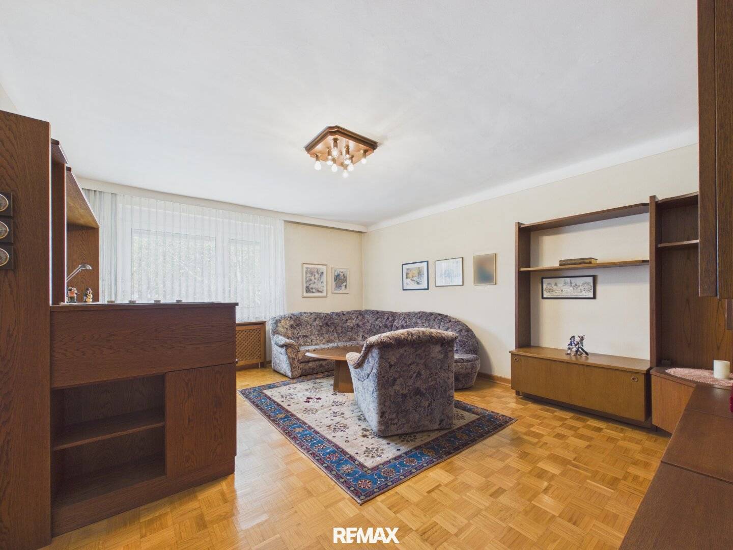 3 rooms at around 100 m², plenty of space, centrally located