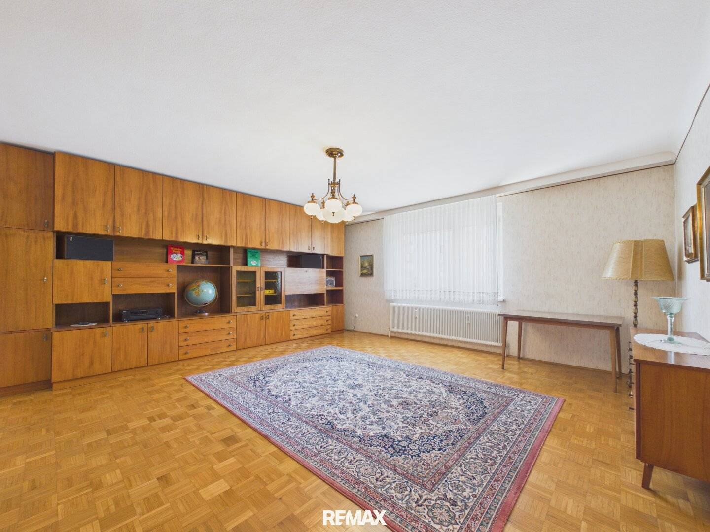 3 rooms at around 100 m², plenty of space, centrally located