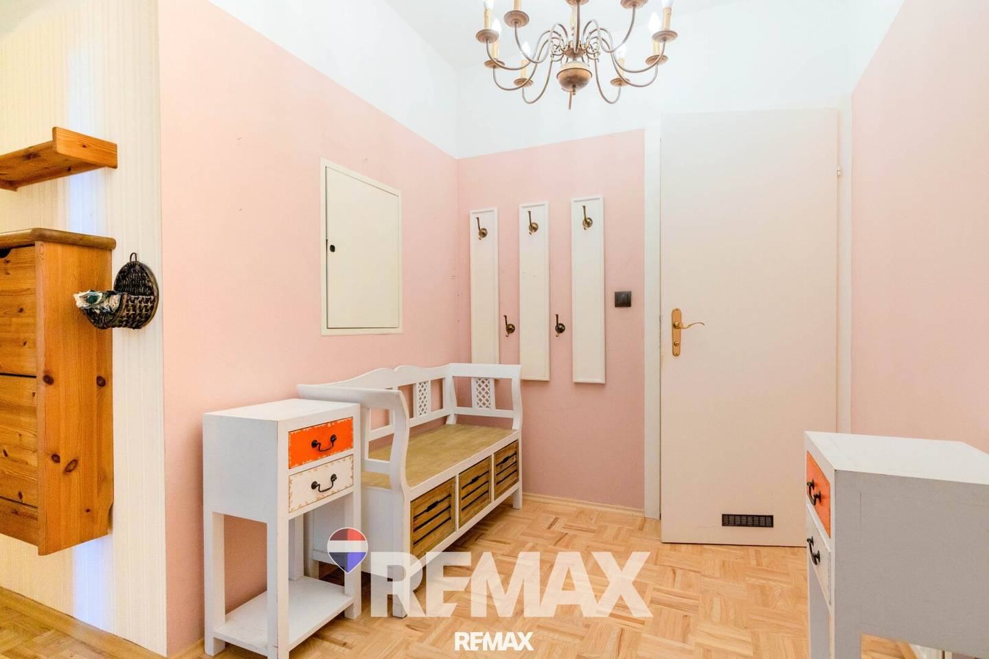 Living with green view – spacious 3-room apartment with sunny balcony in Kumberg