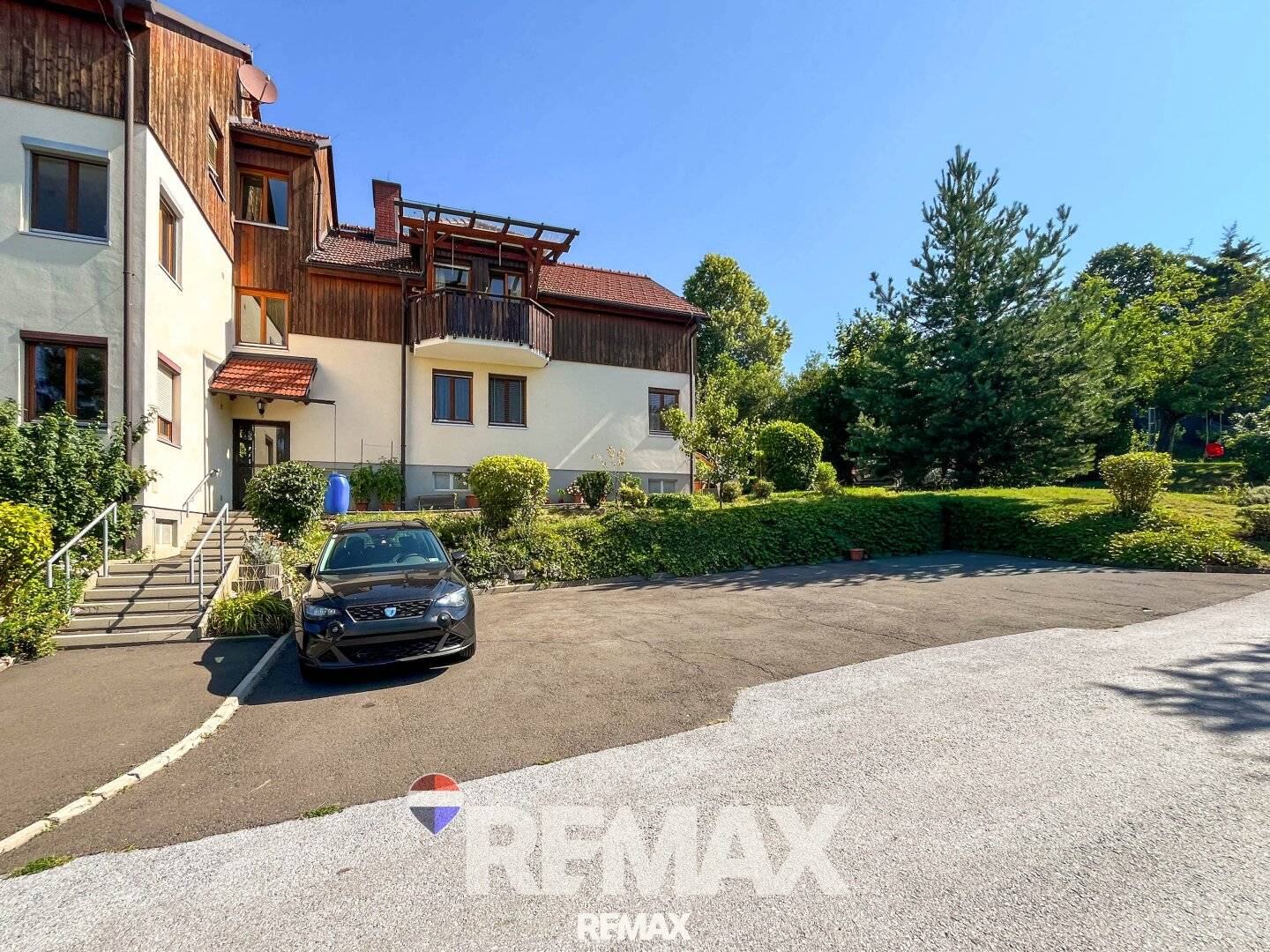 Living with green view – spacious 3-room apartment with sunny balcony in Kumberg