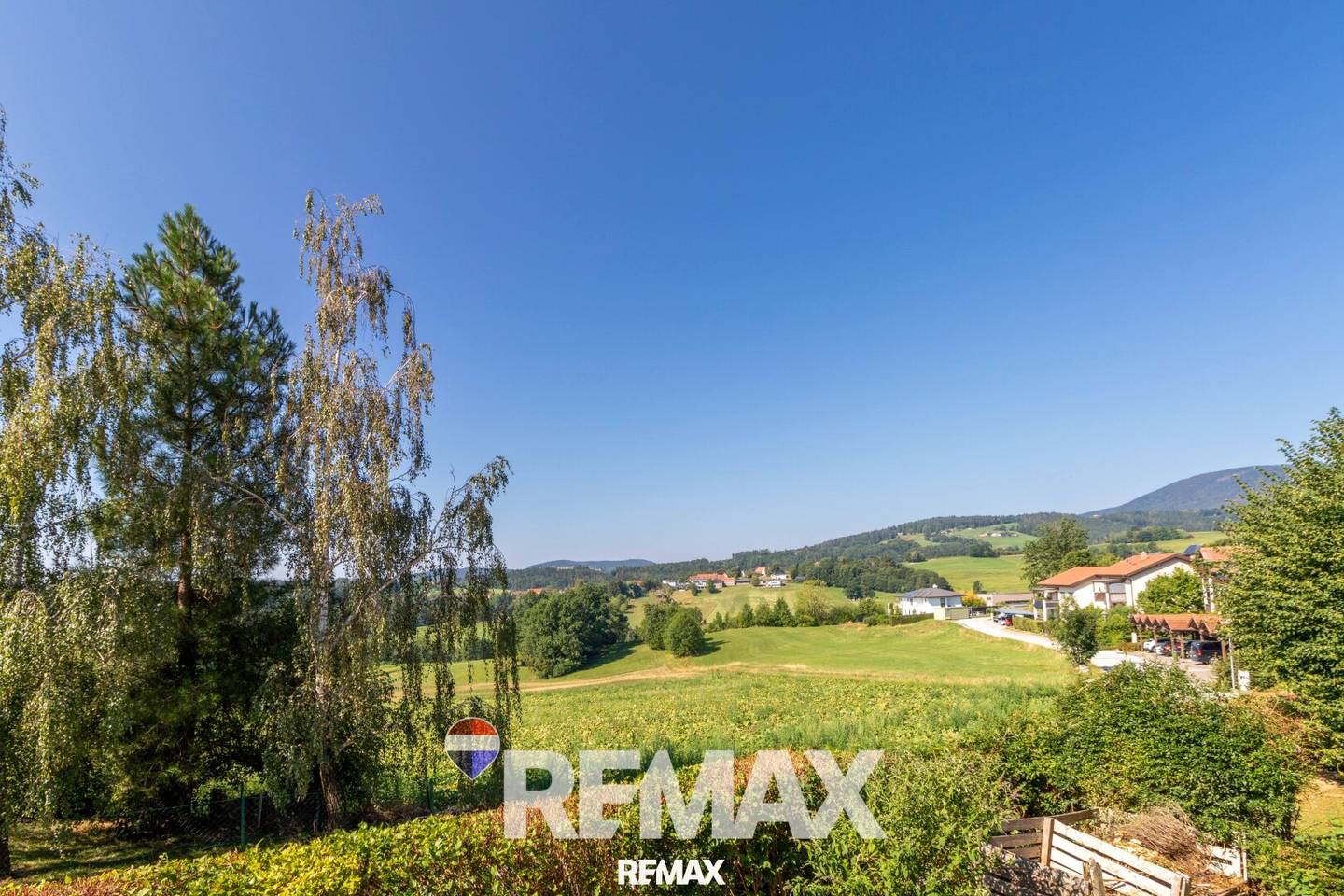 Living with green view – spacious 3-room apartment with sunny balcony in Kumberg