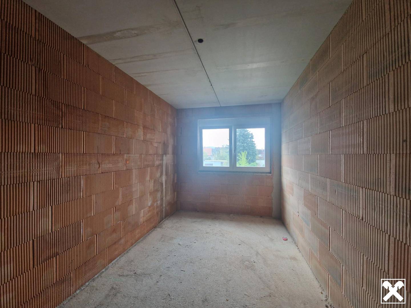 Shell construction with private garden and high design potential Familienwohnung