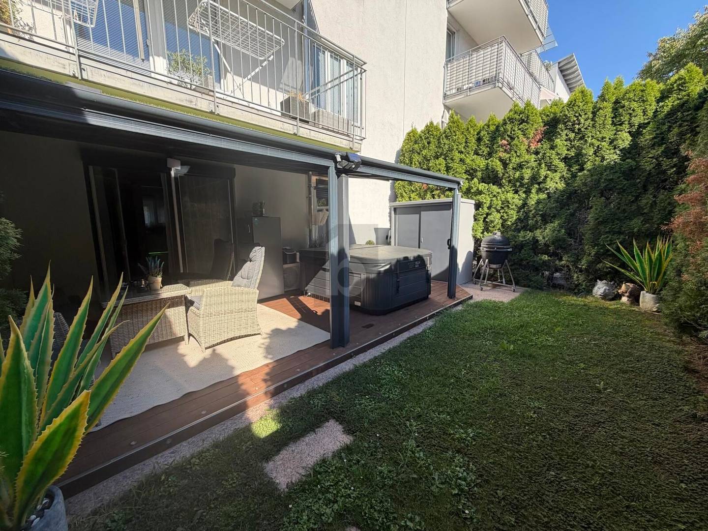 Frisch renovierte Erdgeschosswohnung mit Whirlpool und Garten