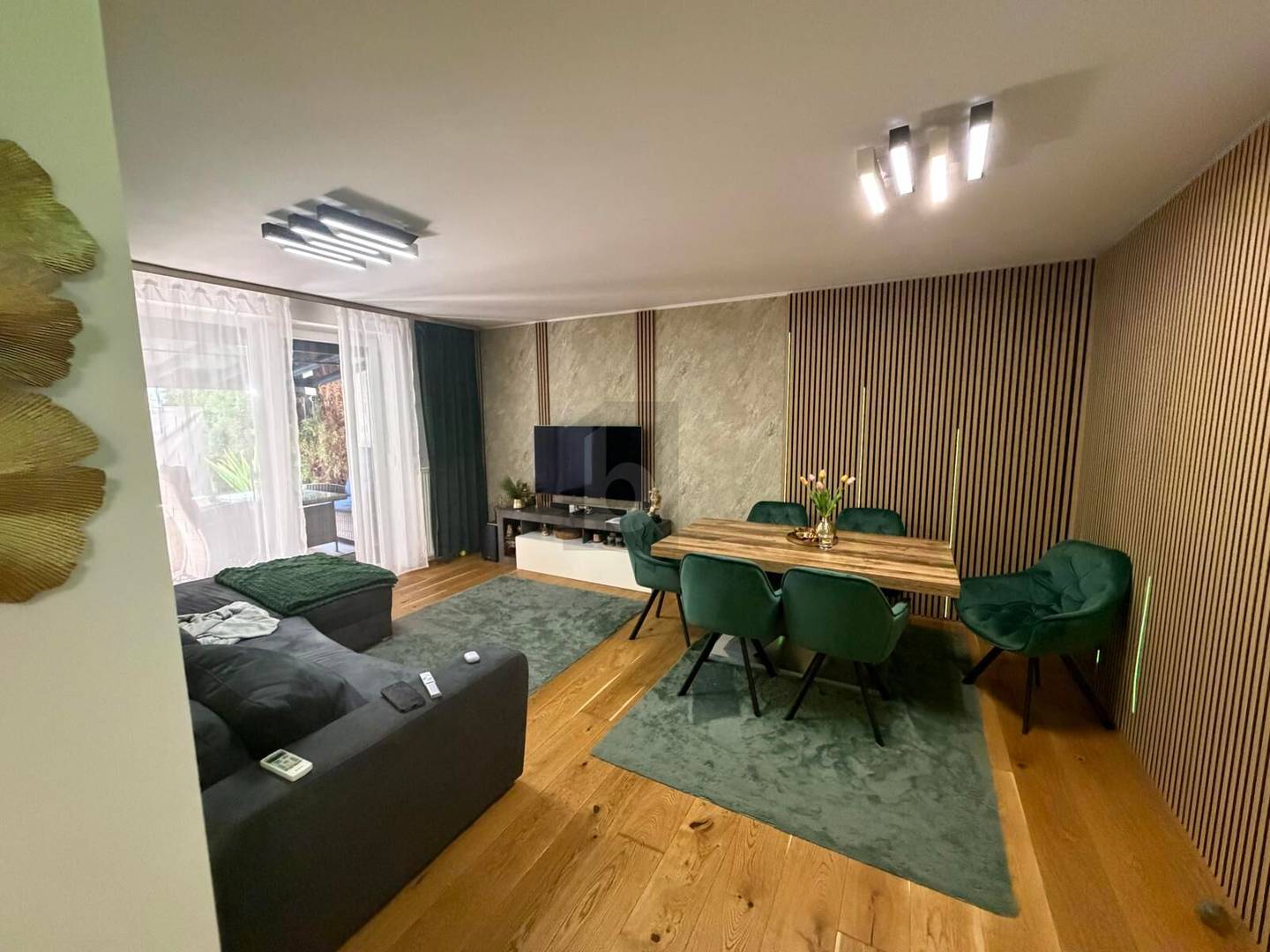 Frisch renovierte Erdgeschosswohnung mit Whirlpool und Garten