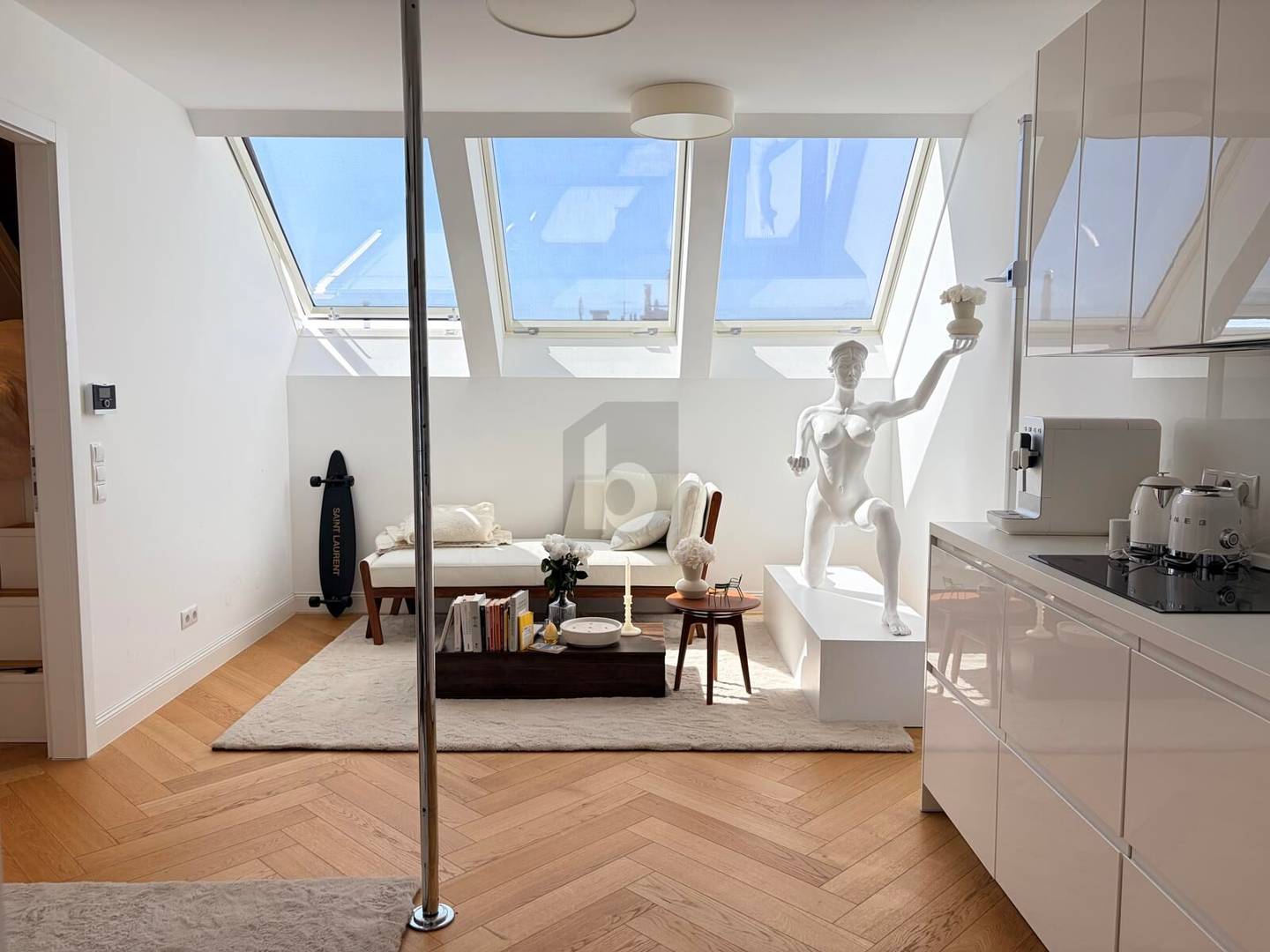 Lichtdurchflutete Dachgeschosswohnung neben AKH