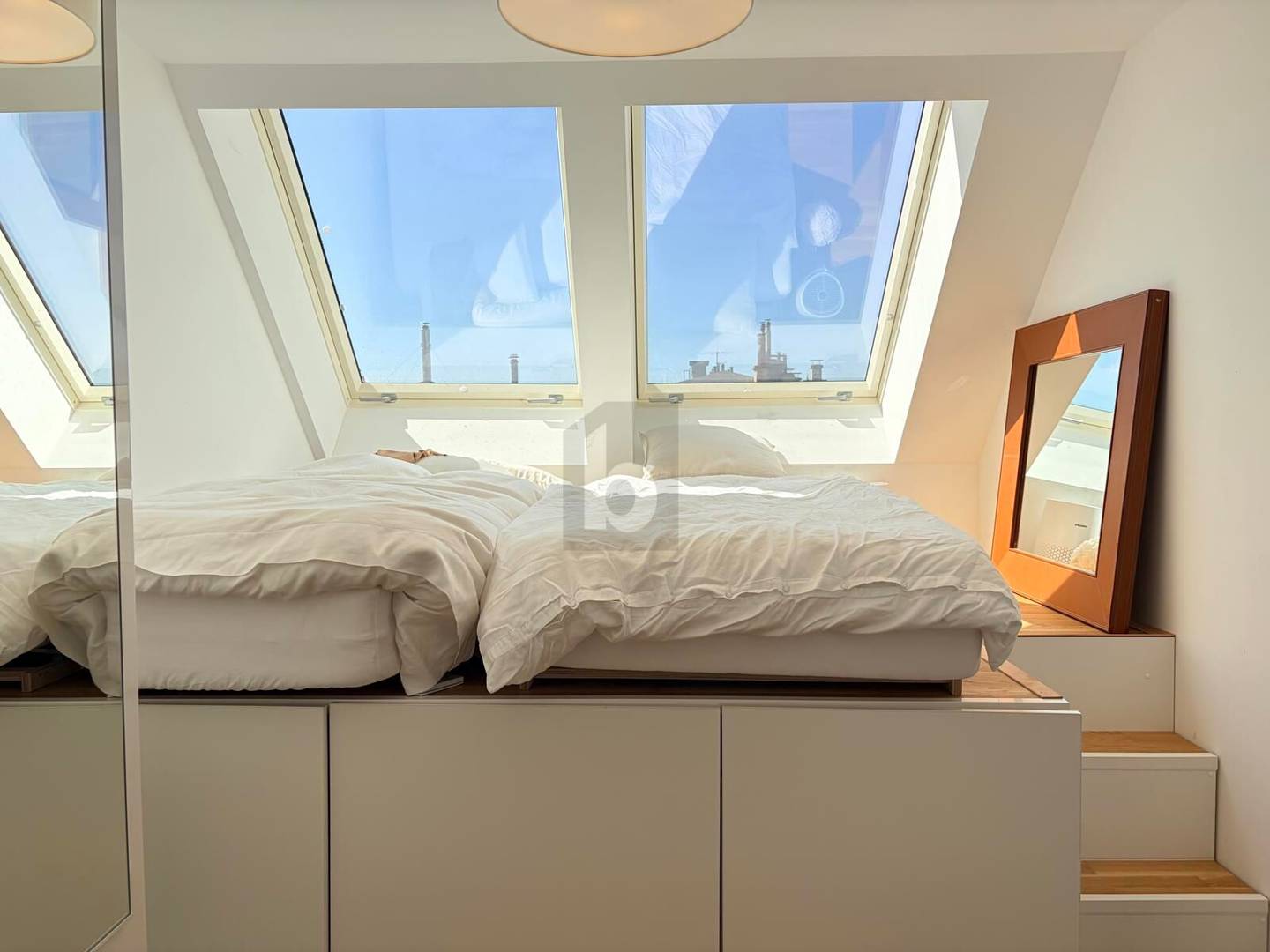 Lichtdurchflutete Dachgeschosswohnung neben AKH