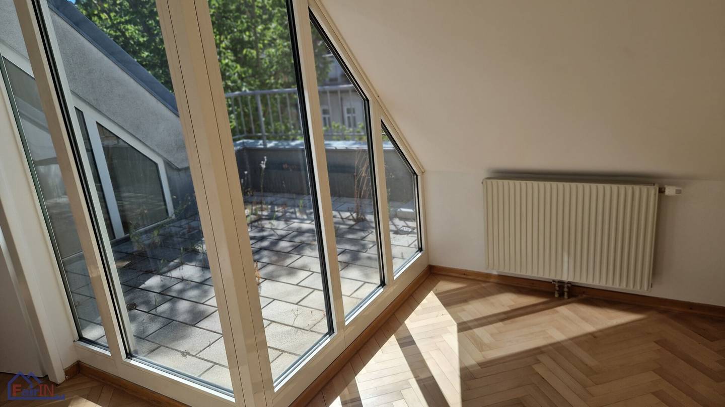 Charming 1-room apartment with terrace in attic in 1120 Vienna Top price