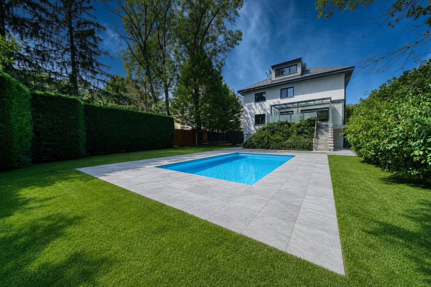 Private Refuge in Hietzing - 9-Room Villa with Pool and Magnificent Garden