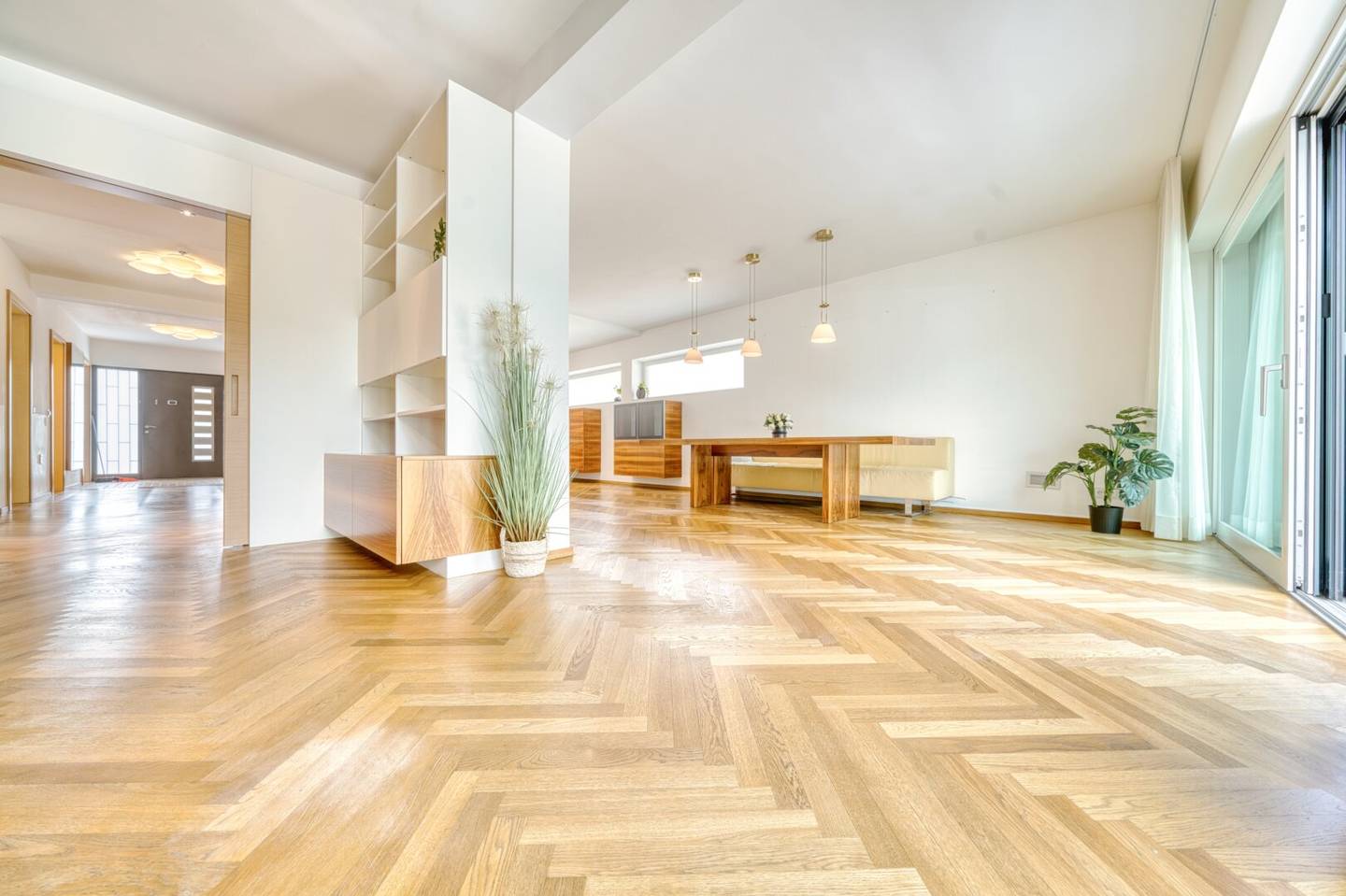 Private Refuge in Hietzing - 9-Room Villa with Pool and Magnificent Garden