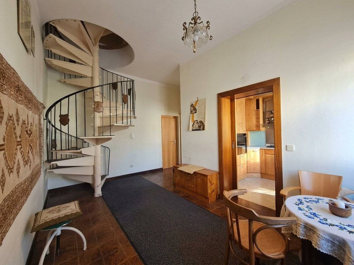 Sunny maisonette 6-room with loggia and double garage
