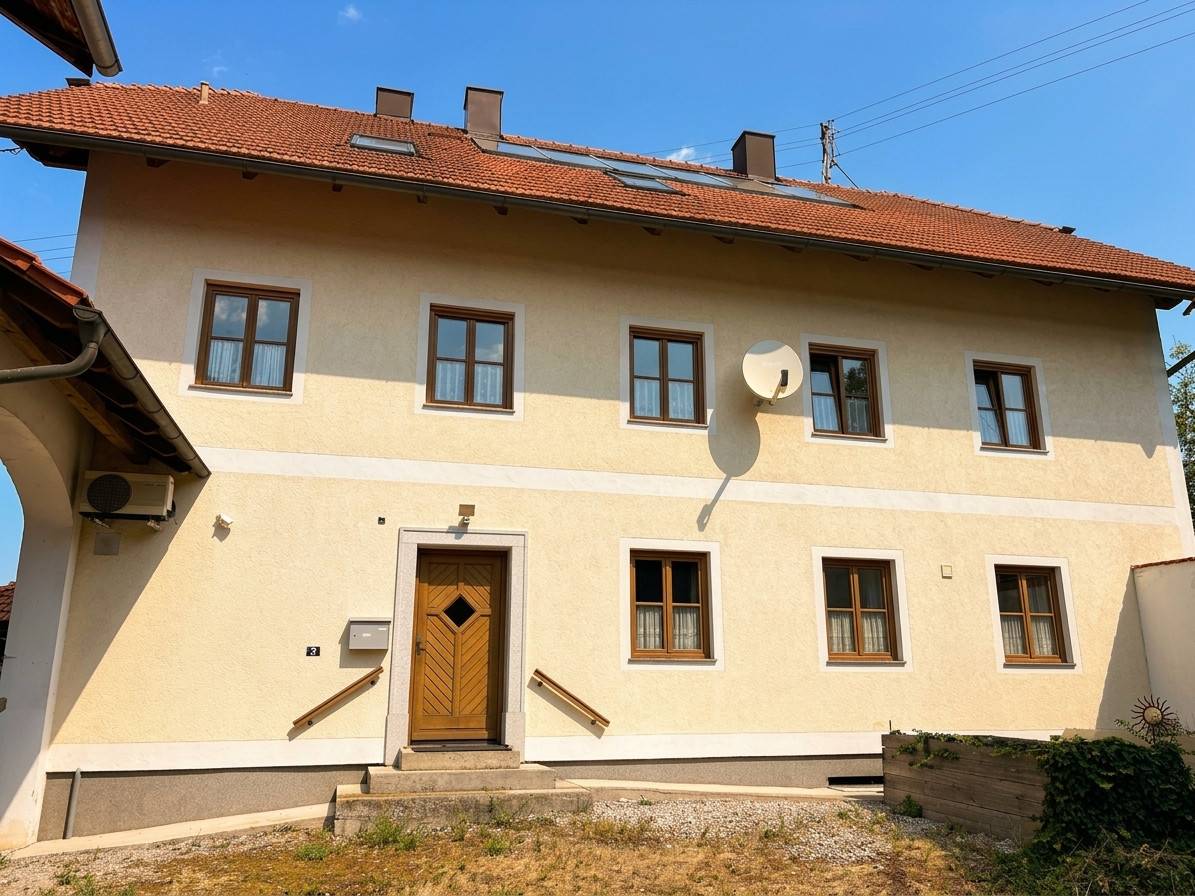 Familienwohnung in großzügigem Anwesen mit Pool