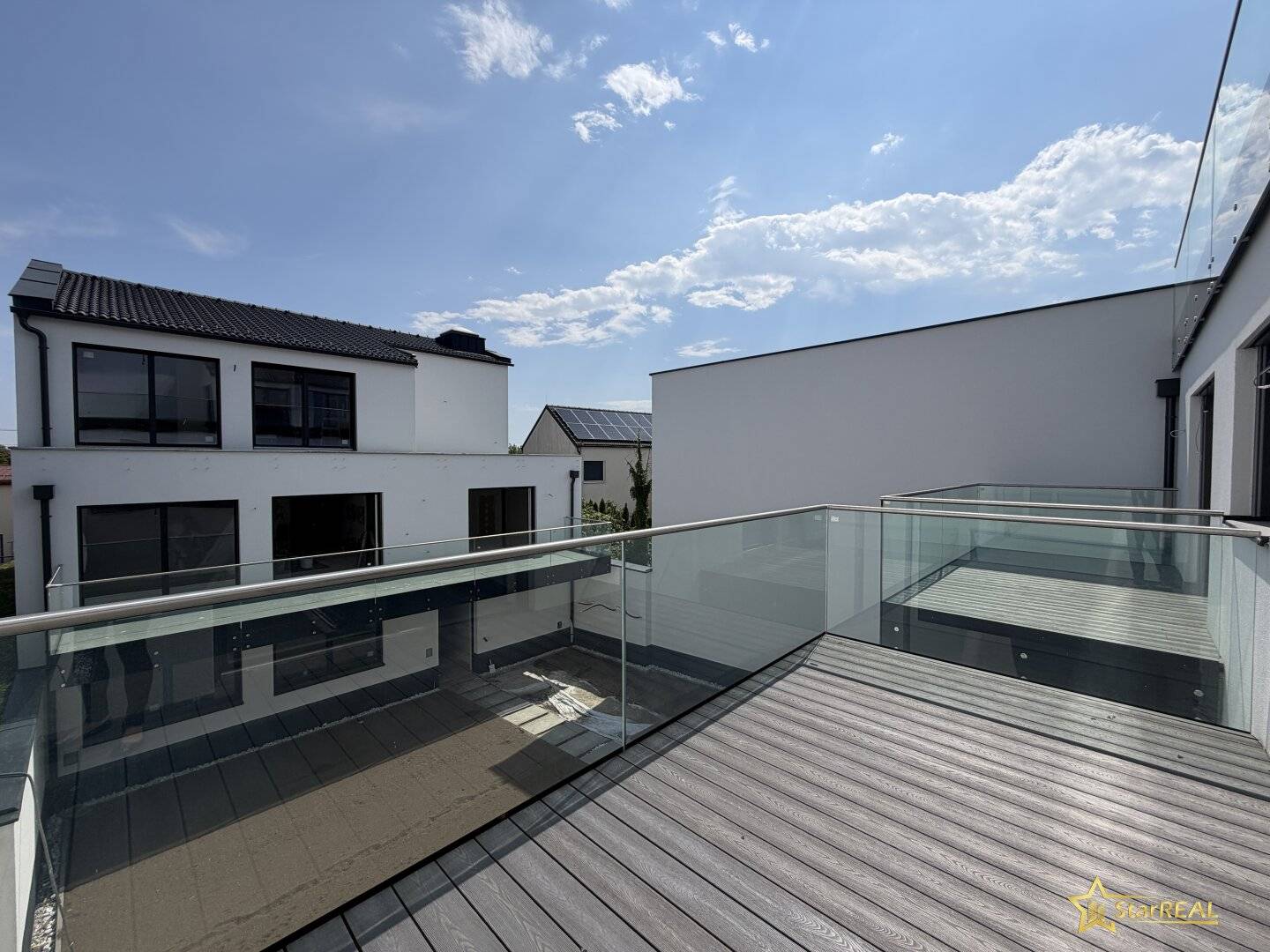Premium fittings 3-room condominium in central location Commission-free for the buyer
