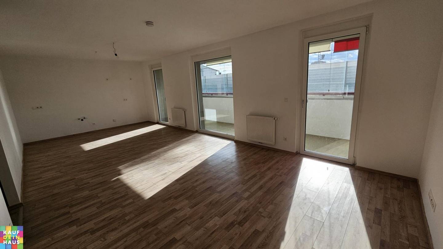 SPECIAL OFFER 2 MONTHS RENT-FREE! SPACIOUS 3 ROOM APARTMENT WITH LOGGIA!