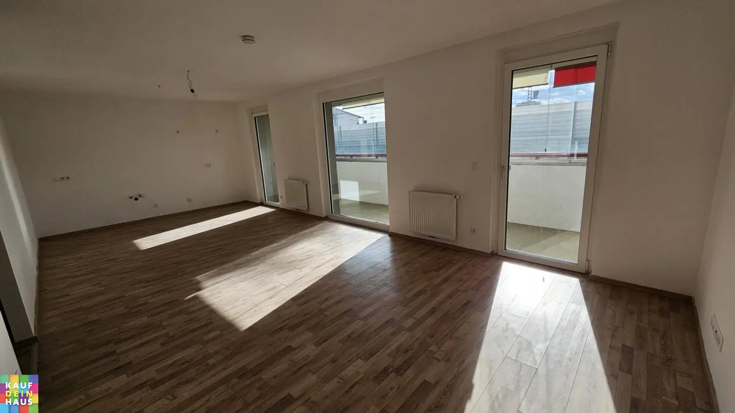 SPECIAL OFFER 2 MONTHS RENT-FREE! SPACIOUS 3 ROOM APARTMENT WITH LOGGIA!