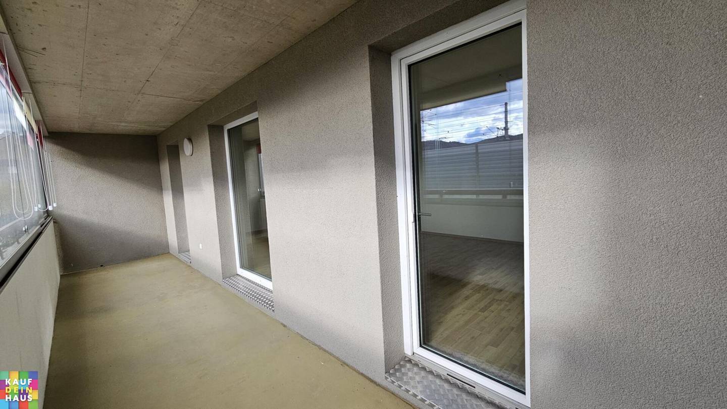SPECIAL OFFER 2 MONTHS RENT-FREE! SPACIOUS 3 ROOM APARTMENT WITH LOGGIA!