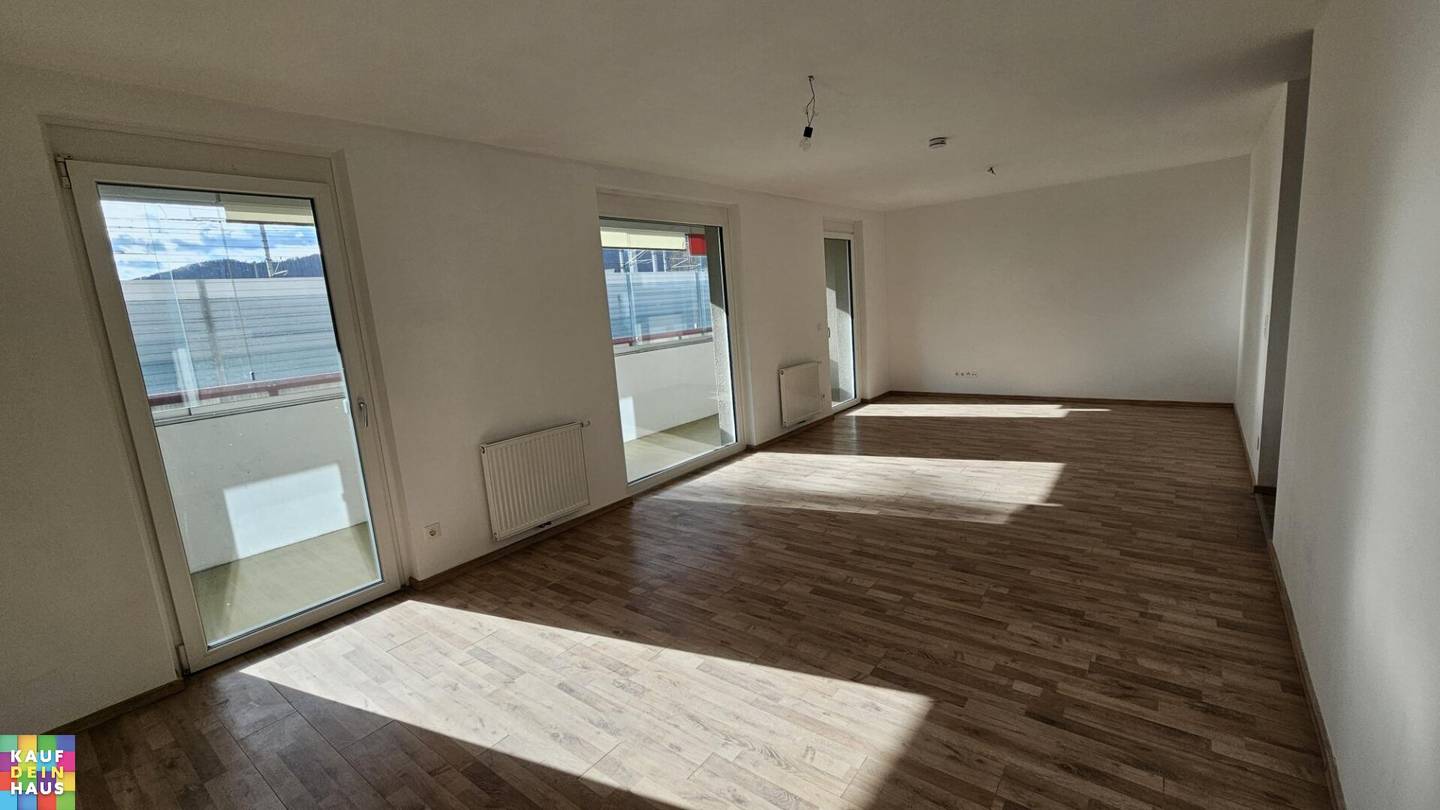 SPECIAL OFFER 2 MONTHS RENT-FREE! SPACIOUS 3 ROOM APARTMENT WITH LOGGIA!
