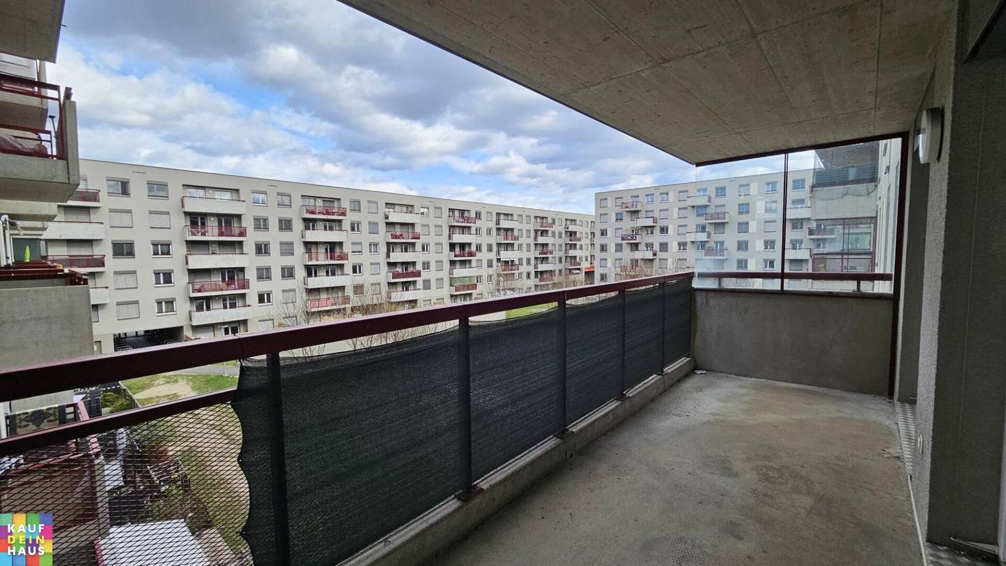PROMOTION 2 MONTHS RENT FREE 3 ROOM APARTMENT