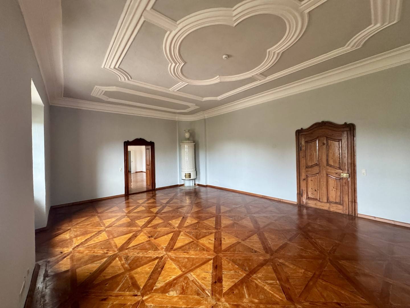 Historic apartment in Renaissance castle with garden view