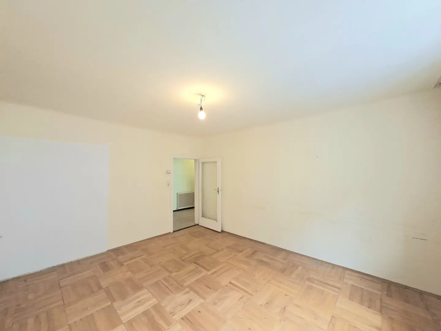COMMISSION-FREE FROM THE OWNER! WELL LAID OUT 3-ROOM APARTMENT NEAR BREITENSEE!
