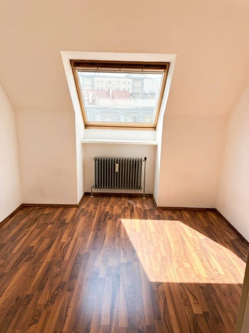 DG-Wohnung mit BLICK zum PUCHSBAUMPLATZ - ENDE AUGUST 26 BESTANDSFREI