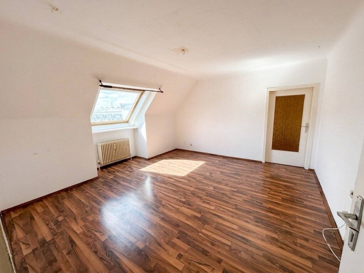 DG-Wohnung mit BLICK zum PUCHSBAUMPLATZ - ENDE AUGUST 26 BESTANDSFREI