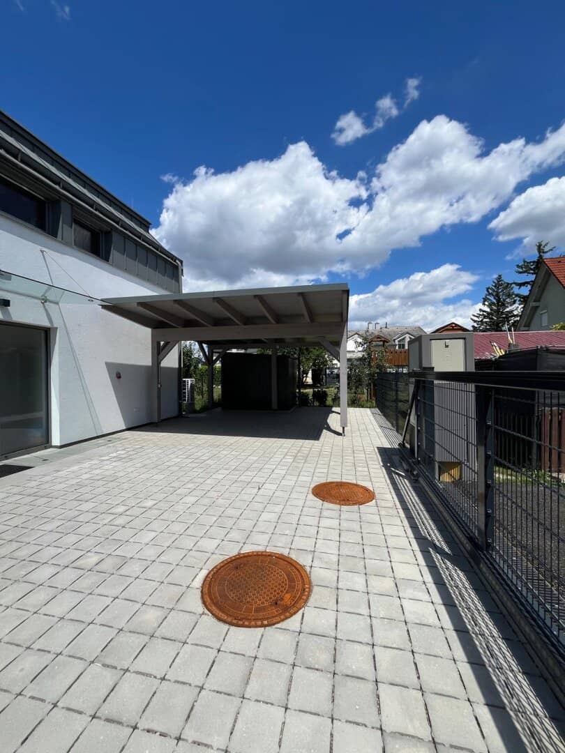2353 Guntramsdorf, out into the private garden