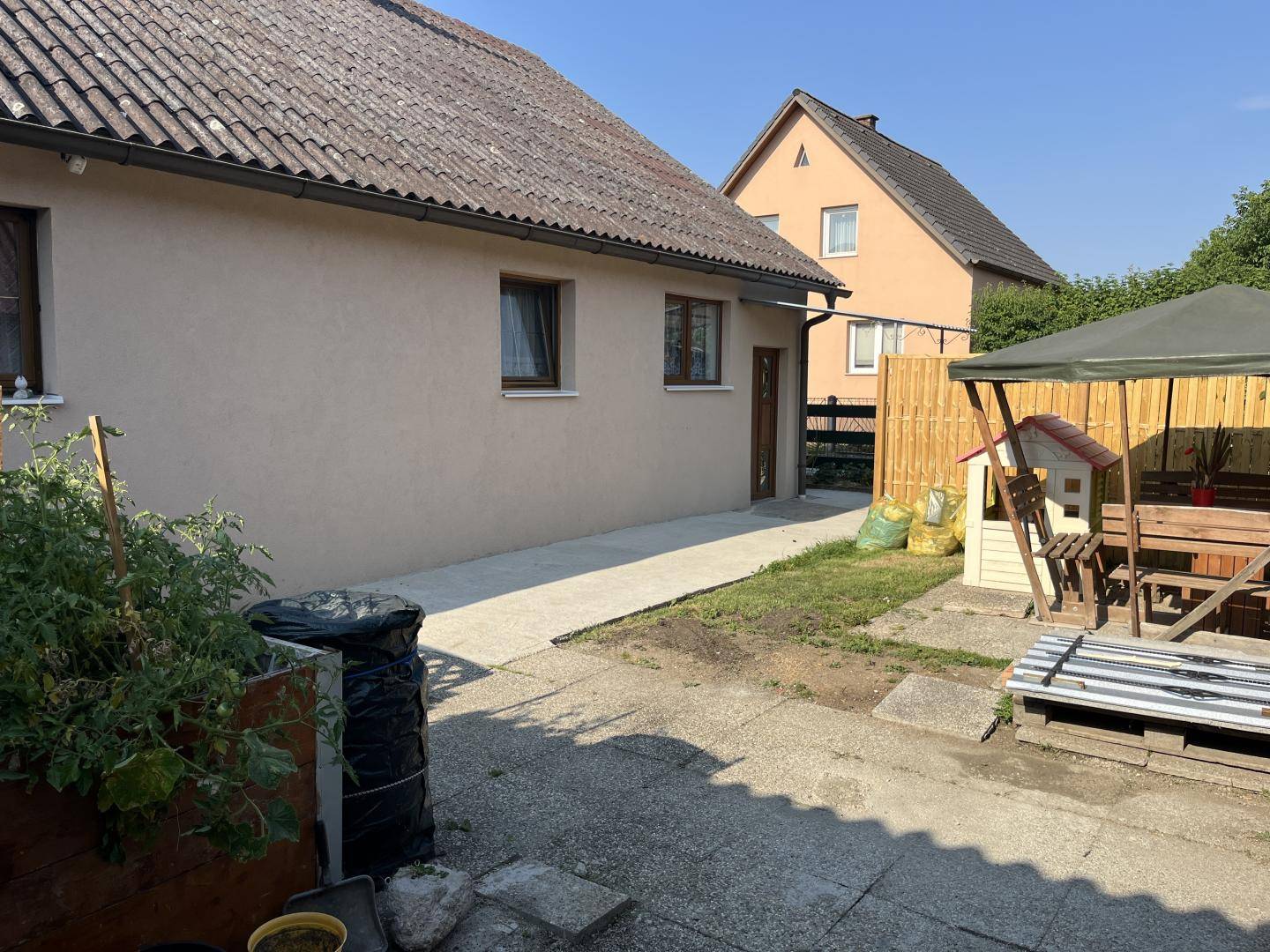 Ruhig gelegenes Erdgeschosswohnung mit Garage und Solaranlage