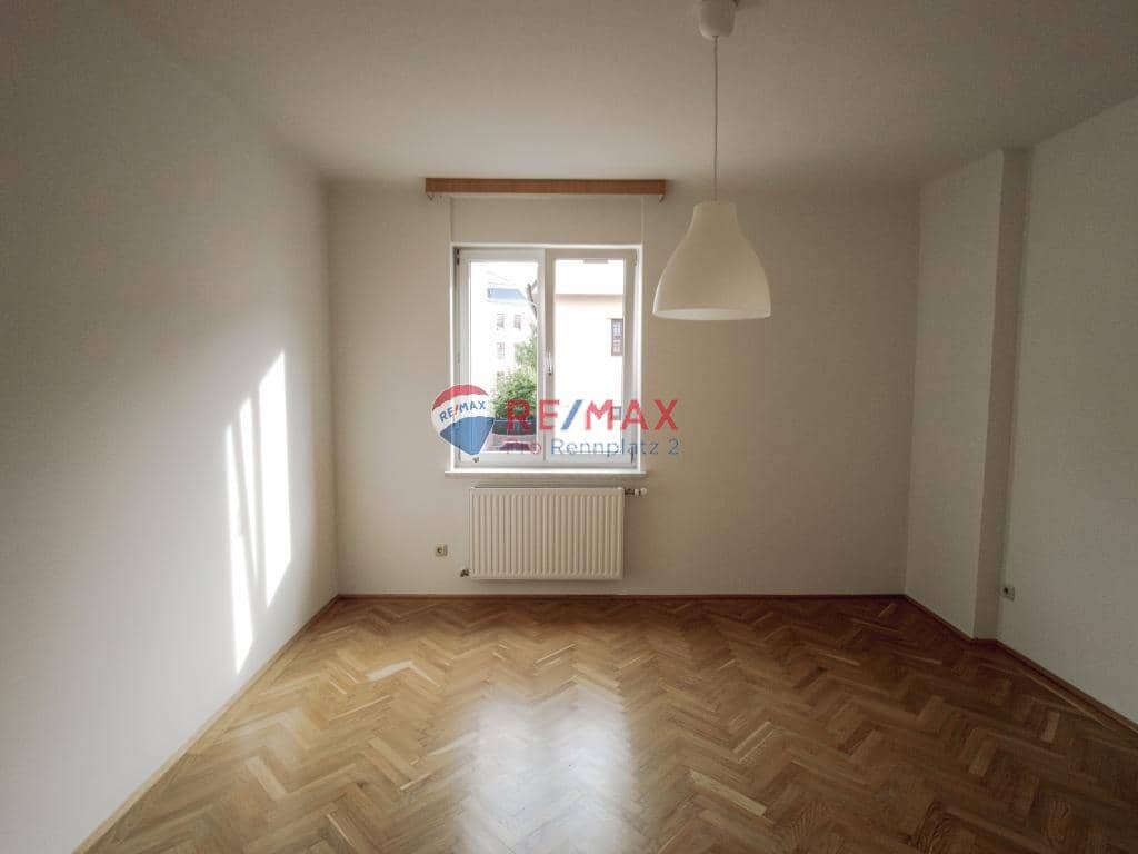 Light filled apartment near Kreuzbergl with garage