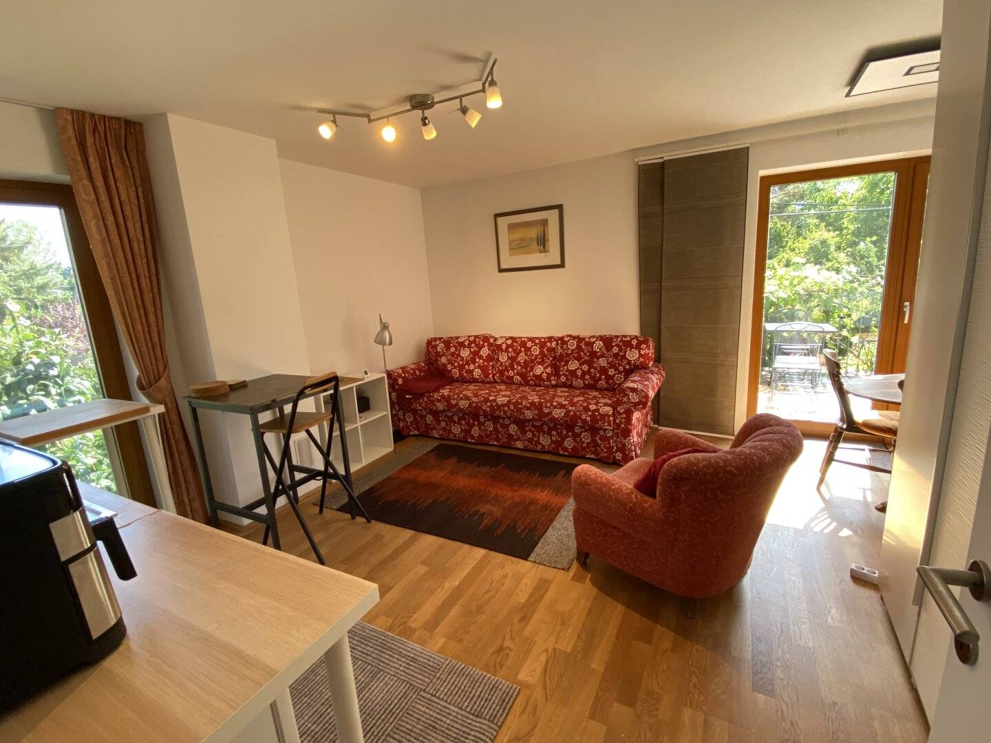 Fully Furnished Maisonette Apartment for Short-Term Rental close to VIC (1a)