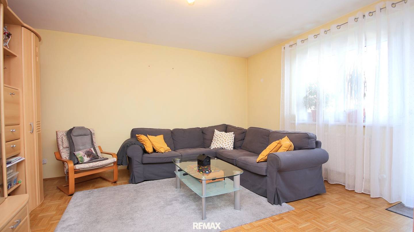 Space wonder: 3.5-room apartment with loggia and underground garage in green location