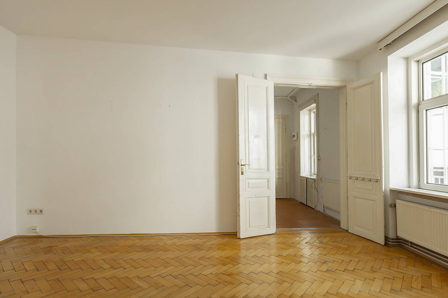 Zieglergasse - courtyard-facing 2-room old building with 11,18m2 balcony