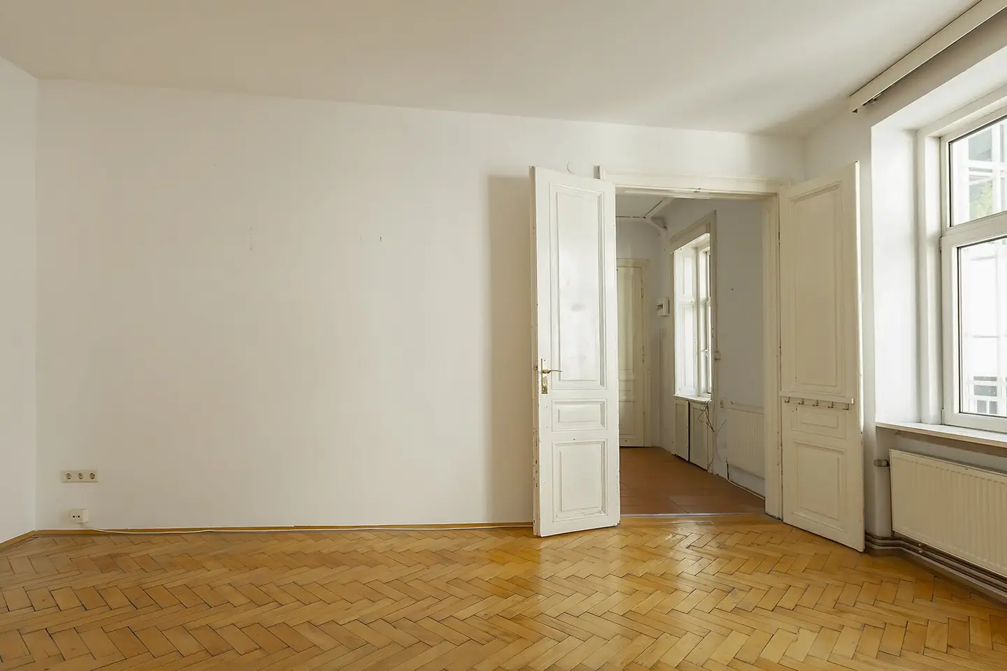Zieglergasse - courtyard-facing 2-room old building with 11,18m2 balcony
