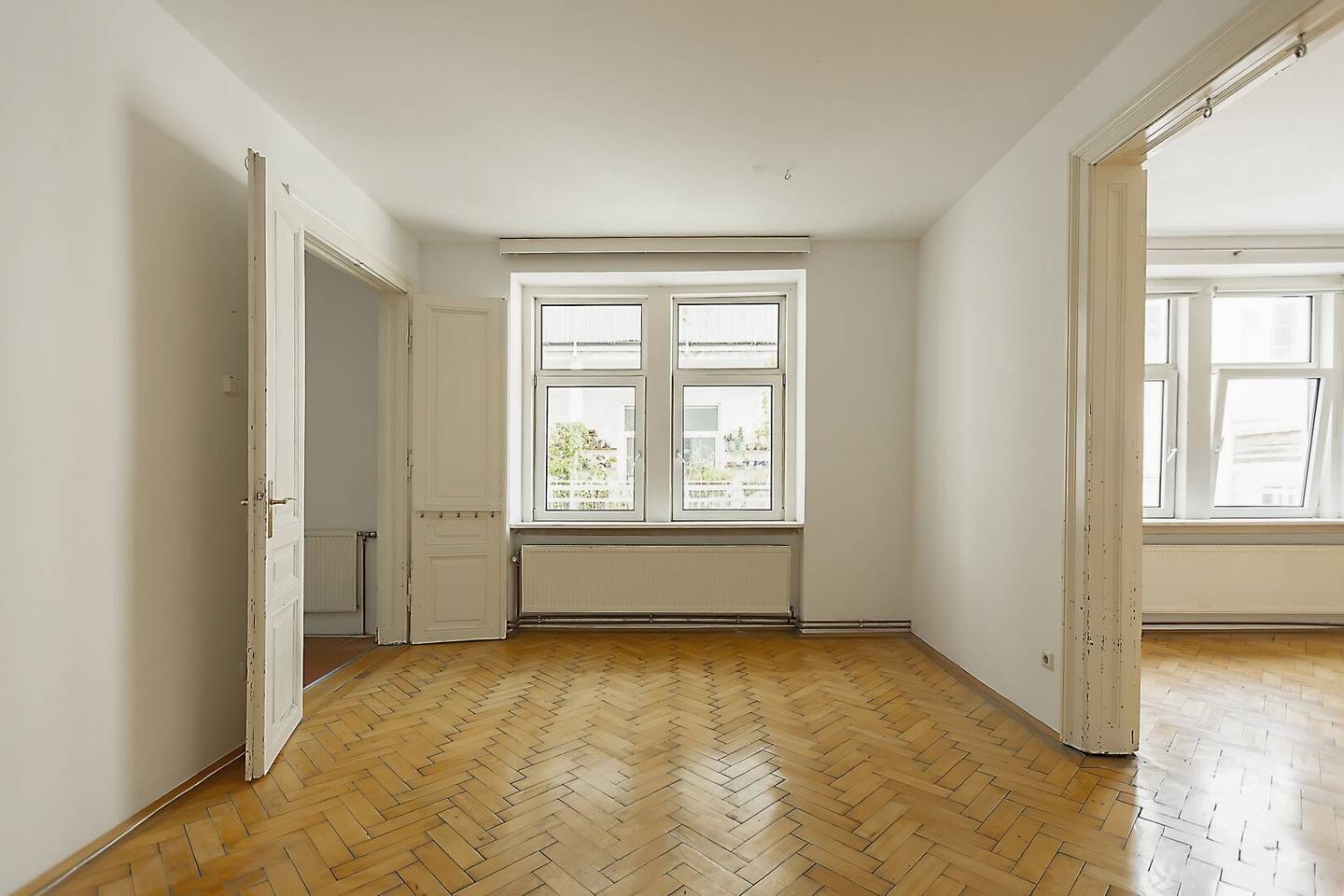 Zieglergasse - courtyard-facing 2-room old building with 11,18m2 balcony