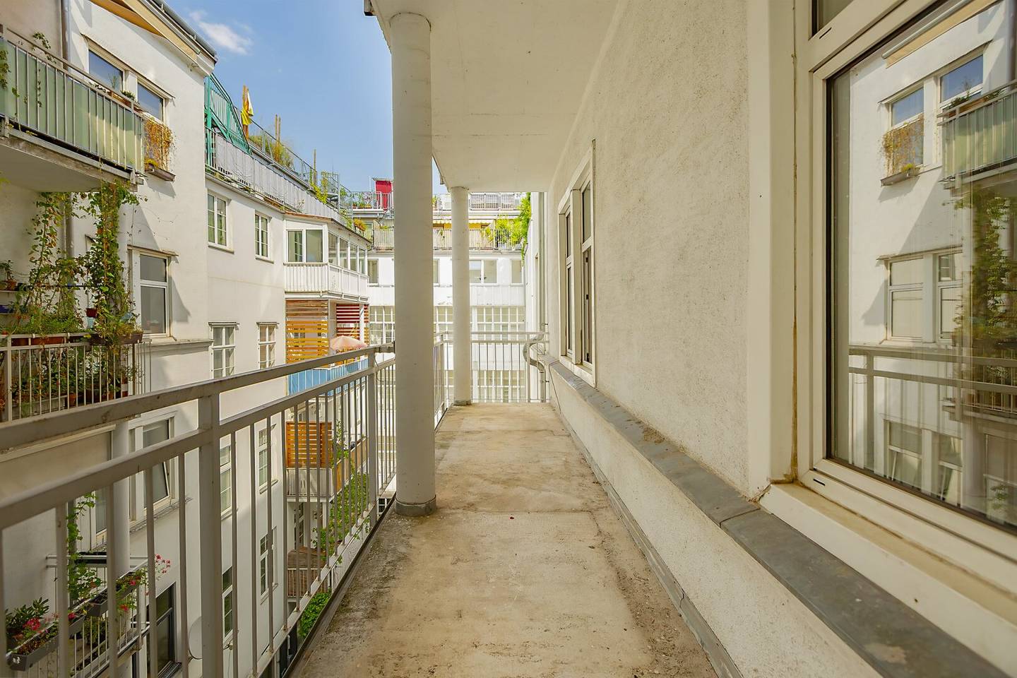 Zieglergasse - courtyard-facing 2-room old building with 11,18m2 balcony