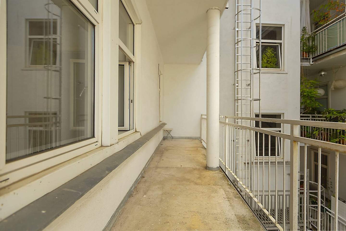 Zieglergasse - courtyard-facing 2-room old building with 11,18m2 balcony