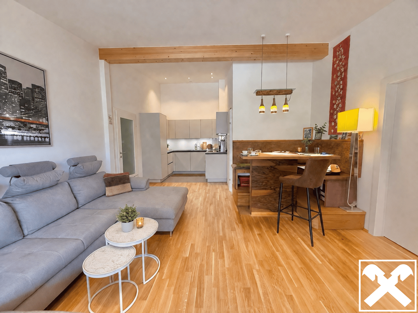 Bright Dachgeschosswohnung with large terrace and mountain view