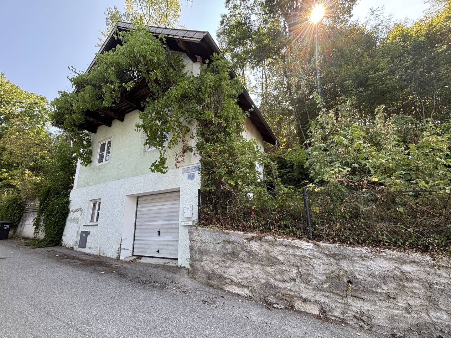 Altbauwohnung in grüner Lage mit Sanierungsoption