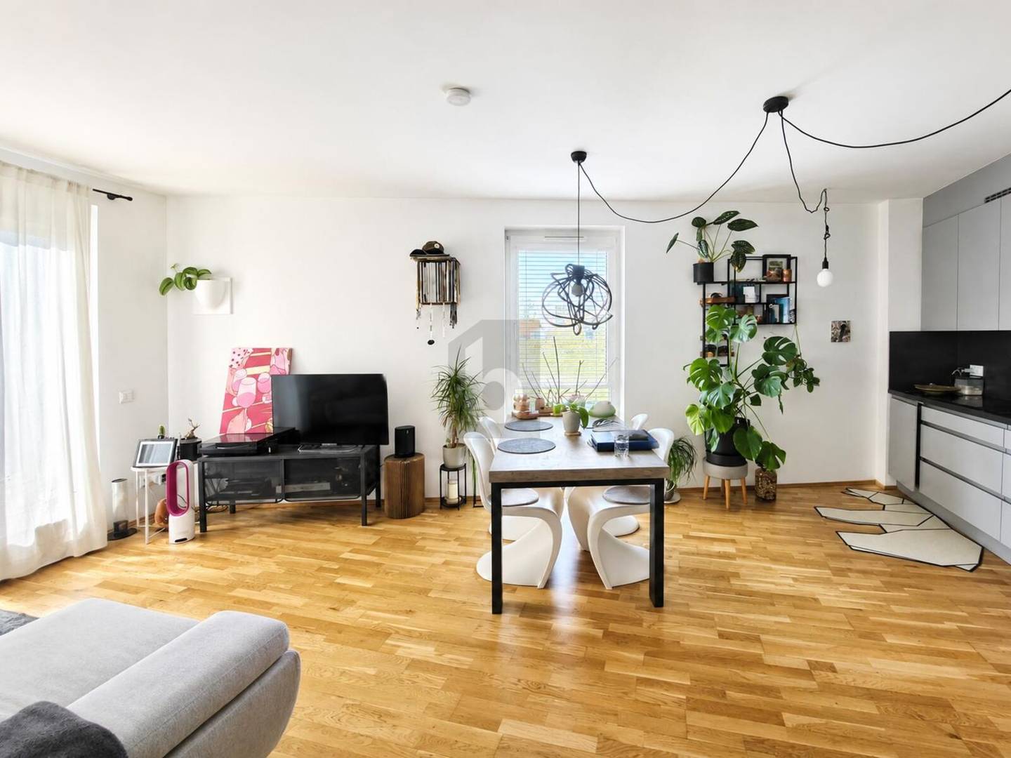 Wohnung in grüner Oase mit Terrasse neben Stadion