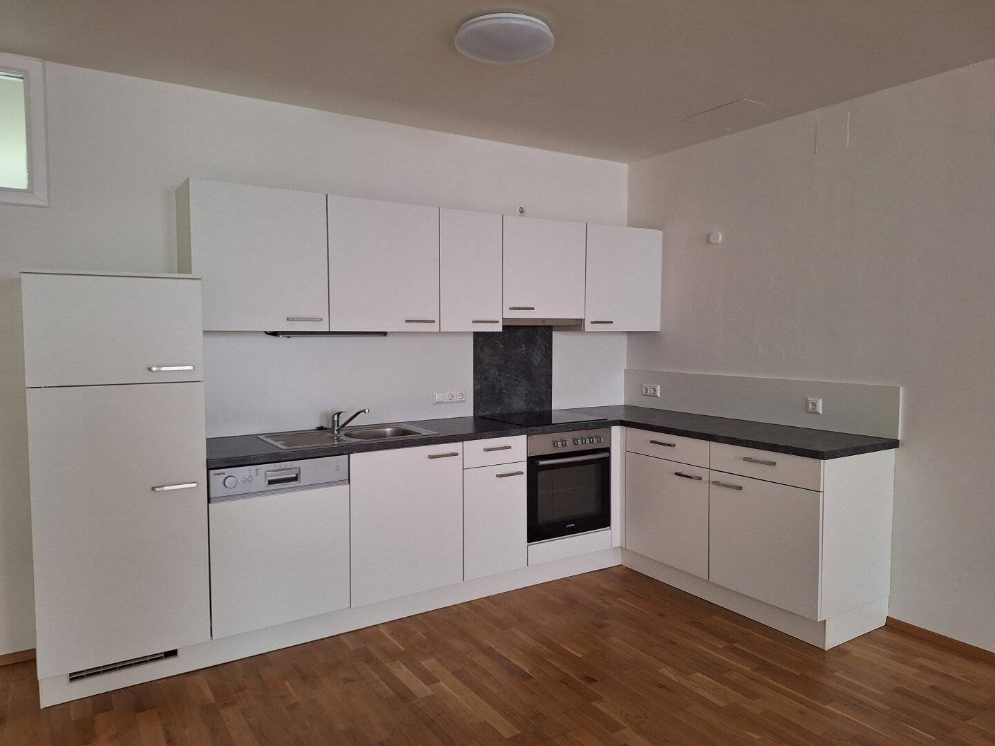 360° Tour / Renovated, modern 3-room old building apartment in central location of Klagenfurt