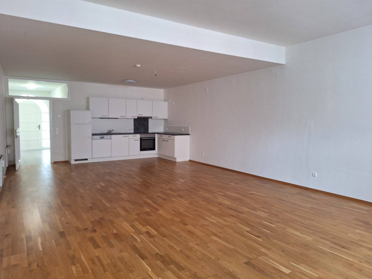 360° Tour / Renovated, modern 3-room old building apartment in central location of Klagenfurt