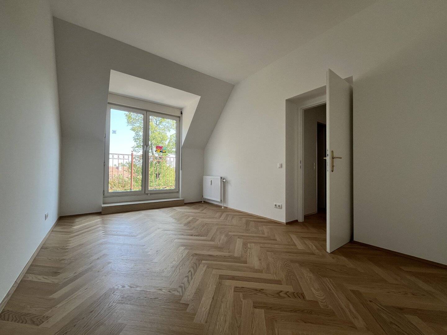 First occupancy after renovation Light-filled 2-room terrace apartment in Grinzing
