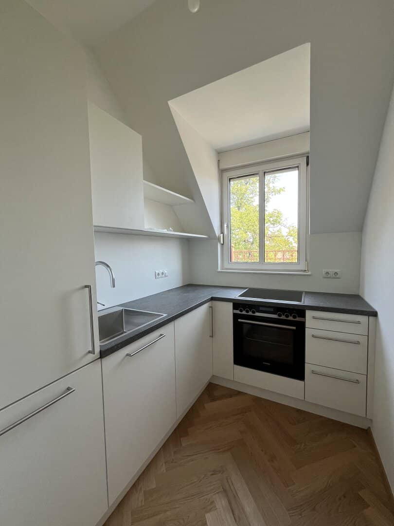 First occupancy after renovation Light-filled 2-room terrace apartment in Grinzing
