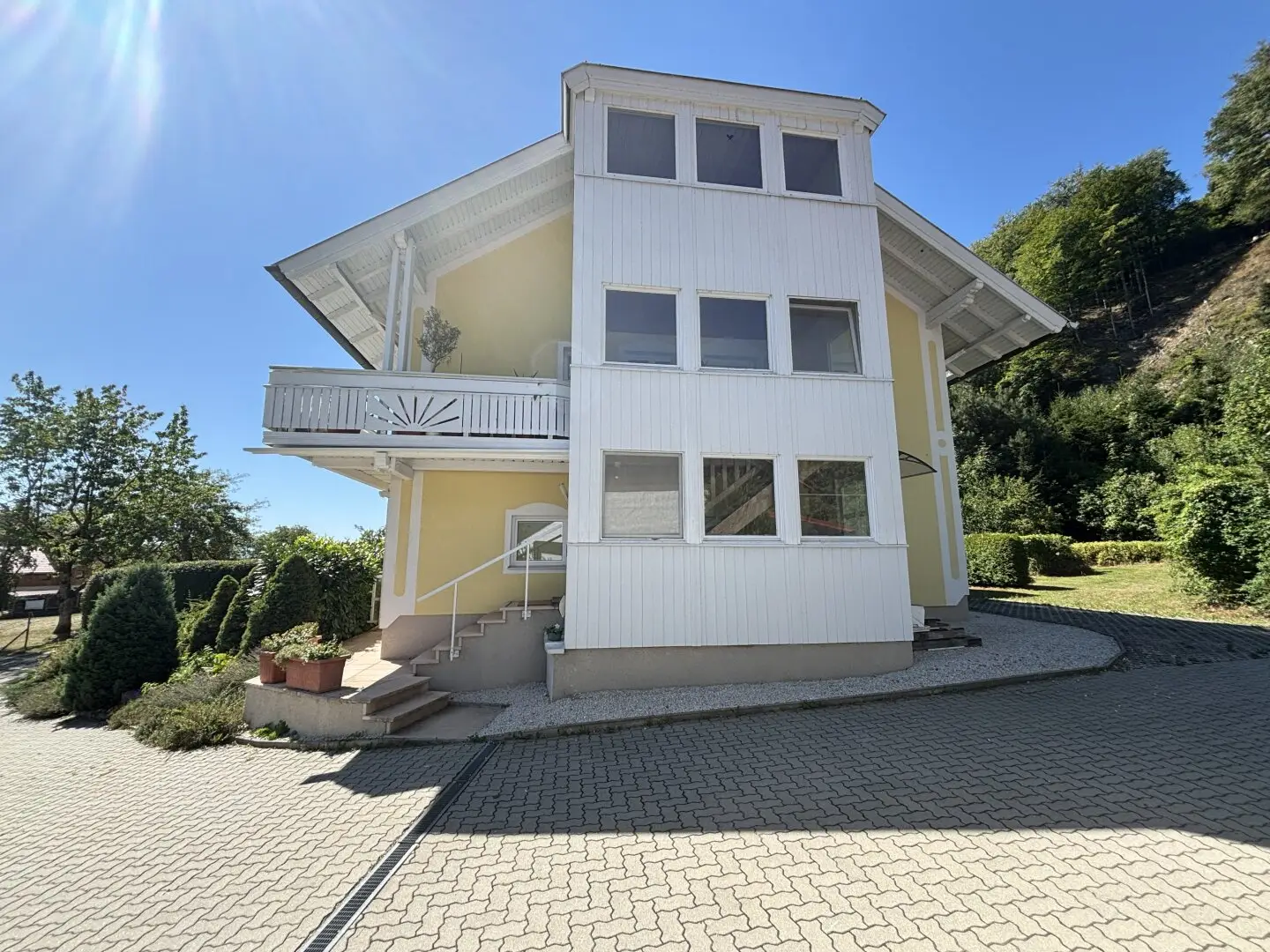 COMING SOON! Idyllisches großzügiges Landhaus mit Einliegerwohnung / Praxis, Doppelgarage und XXXL 7.273 m² Grundstück in wunderschöner Waldrandlage in Frankenburg am Hausruck